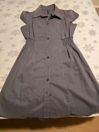 Vestido gris de manga corta