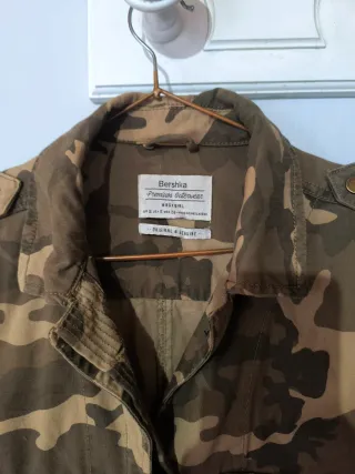 Chaqueta Camuflaje Bershka Talla S