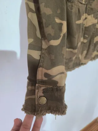 Chaqueta Camuflaje Bershka Talla S
