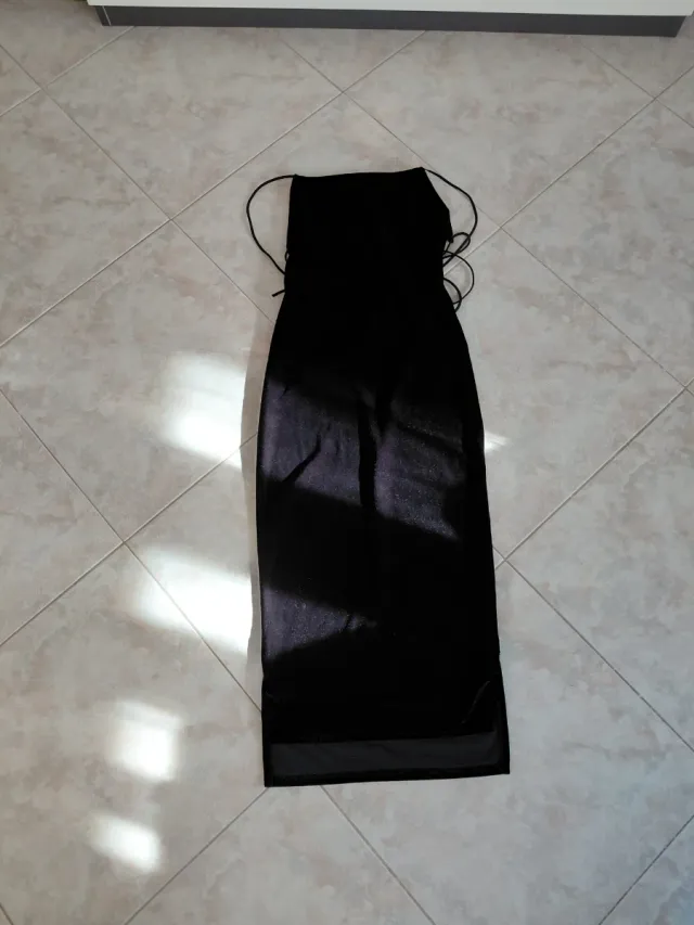 Vestito nero spalle scoperte tg M