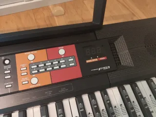 Piano Yamaha PSR F51 Teclado Eléctrico