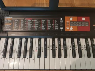 Piano Yamaha PSR F51 Teclado Eléctrico