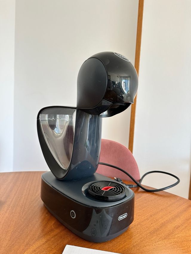 Cafetera Dolce Gusto De'Longhi Negra