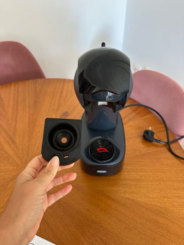 Cafetera Dolce Gusto De'Longhi Negra