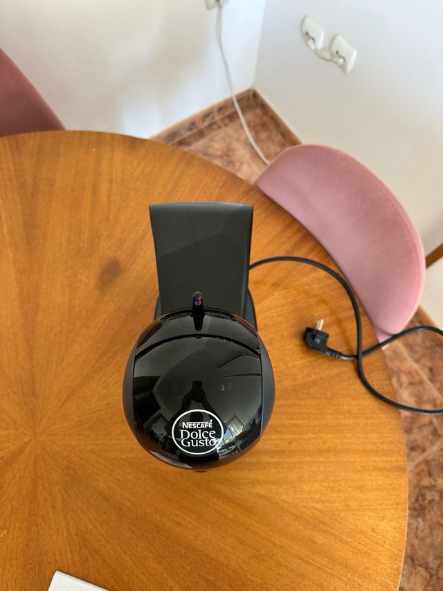 Cafetera Dolce Gusto De'Longhi Negra