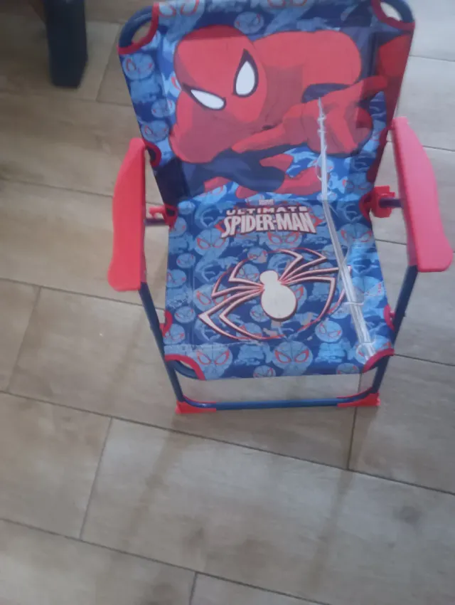 Bicicleta infantil azul y roja