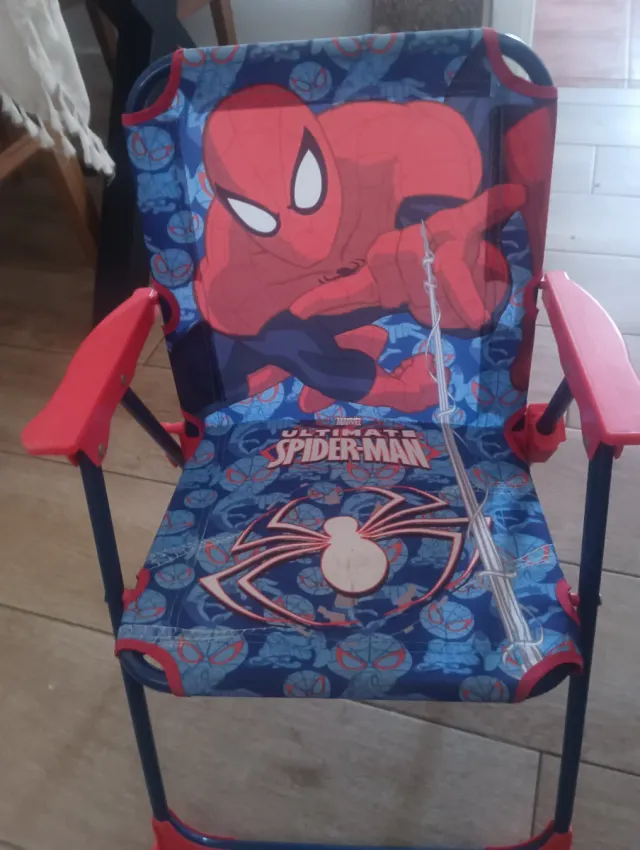 Bicicleta infantil azul y roja