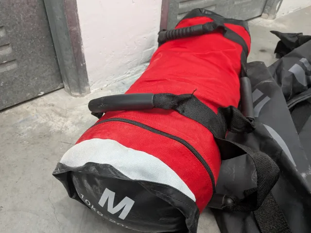 Saco de entrenamiento rojo M 10-20kg  Tengo 2 uds