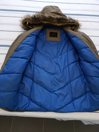 PLUMAS ZARA CON CAPUCHA