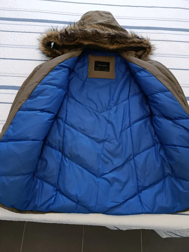 PLUMAS ZARA CON CAPUCHA