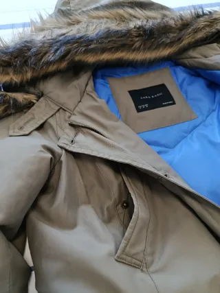 PLUMAS ZARA CON CAPUCHA