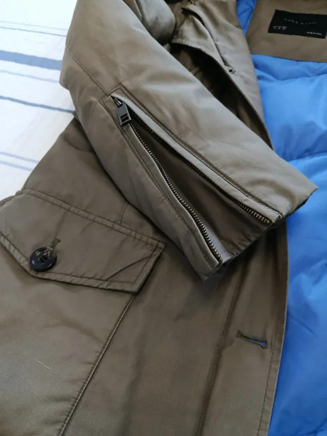 PLUMAS ZARA CON CAPUCHA