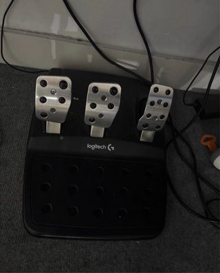 Volante Logitech PS4 + Pedales + Cambio de marcha
