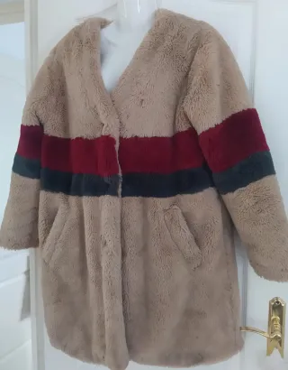 Abrigo pelo oversize beige multicolor