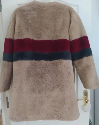 Abrigo pelo oversize beige multicolor