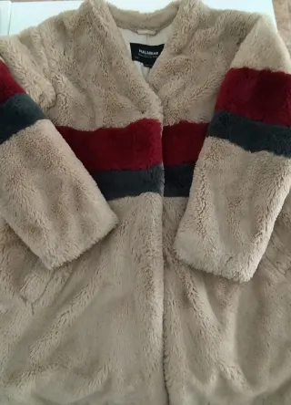 Abrigo pelo oversize beige multicolor