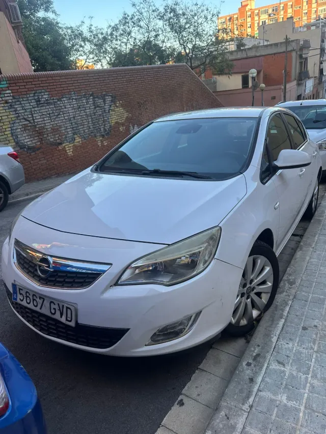 OPEL ASTRA 2010
