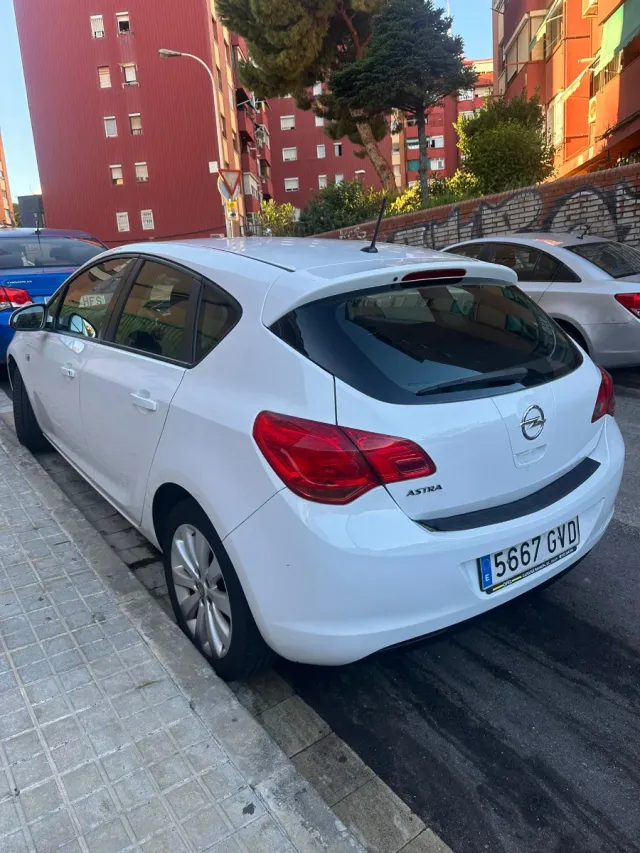OPEL ASTRA 2010
