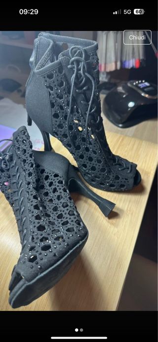 Scarpe da ballo nere con strass