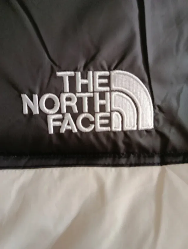 Chaqueta The North Face Negra y Blanca