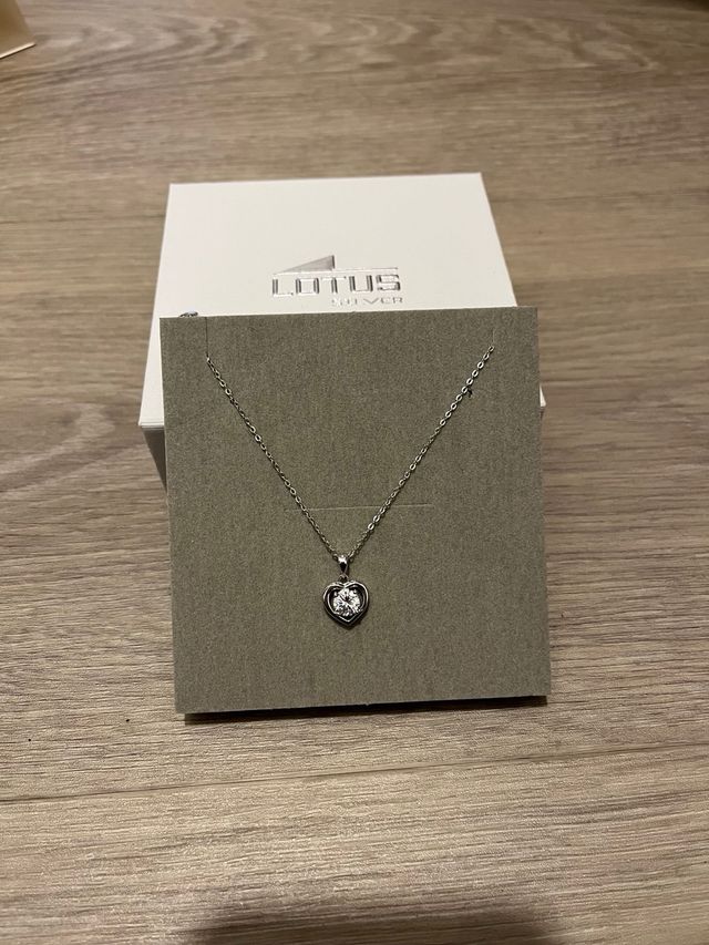 Collar Lotus Plata Corazón. Nuevo