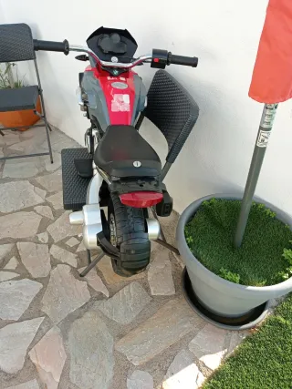 Moto infantil BMW GS roja y gris