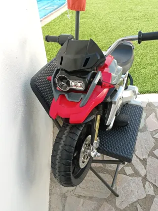 Moto infantil BMW GS roja y gris