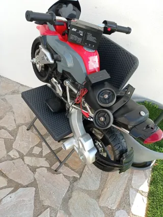 Moto infantil BMW GS roja y gris