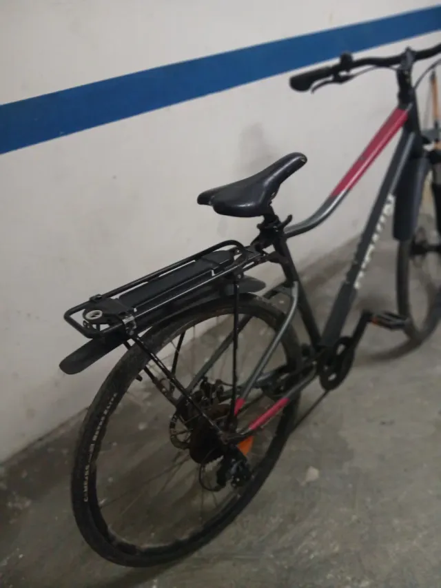 Bicicleta Paseo B'TWIN Negra y Roja