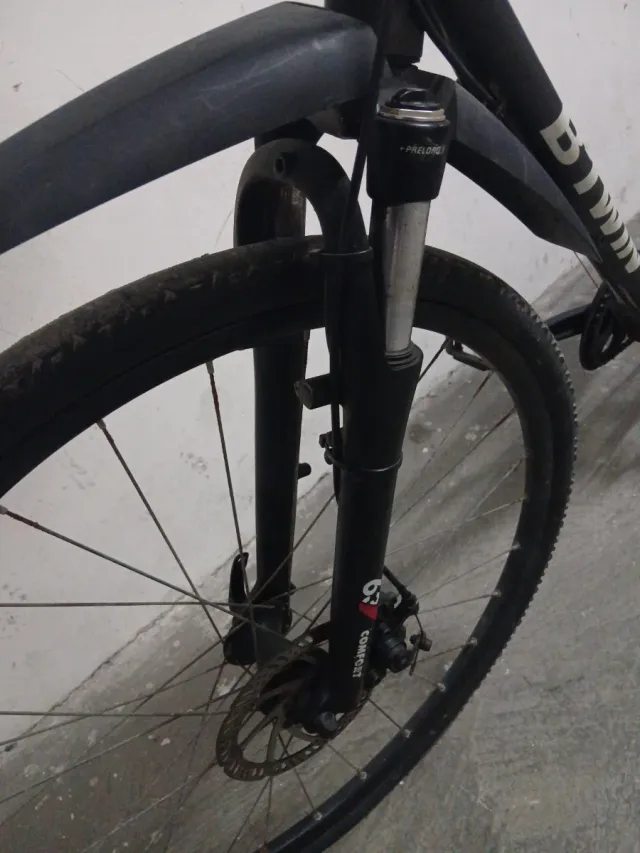 Bicicleta Paseo B'TWIN Negra y Roja