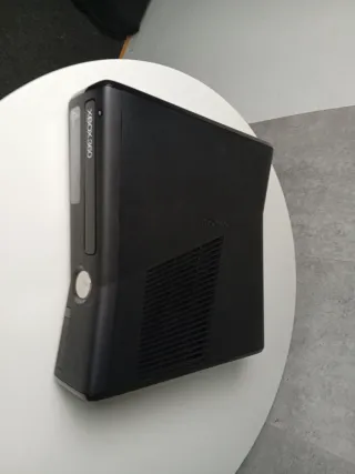 Xbox 360 250GB + 2 Juegos