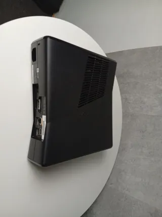 Xbox 360 250GB + 2 Juegos