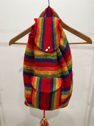 Mochila tejida multicolor peruana