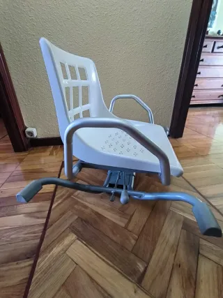 Silla para baño de personas dependientes