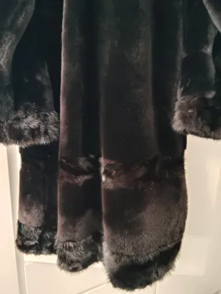 Abrigo Muton y Piel Negro Mujer