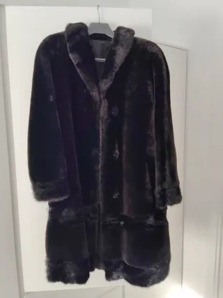 Abrigo Muton y Piel Negro Mujer