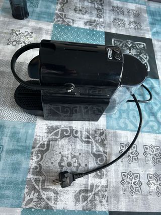 Cafetera DeLonghi de cápsulas negra
