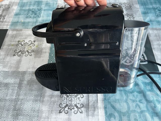 Cafetera DeLonghi de cápsulas negra