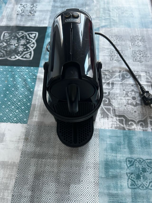 Cafetera DeLonghi de cápsulas negra