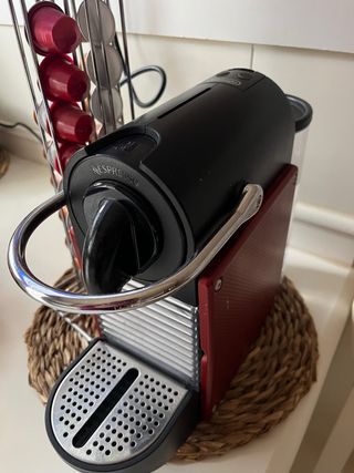 Cafetera Nespresso DeLonghi Roja