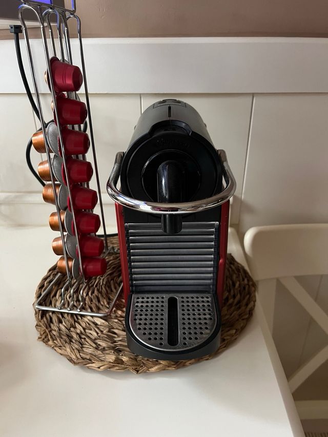Cafetera Nespresso DeLonghi Roja