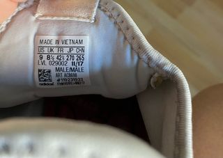 Zapatillas Adidas grises y blancas