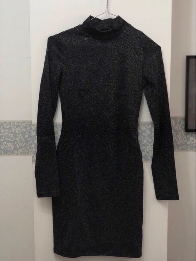 Vestido fiesta ajustado negro brillante