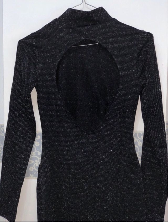 Vestido fiesta ajustado negro brillante