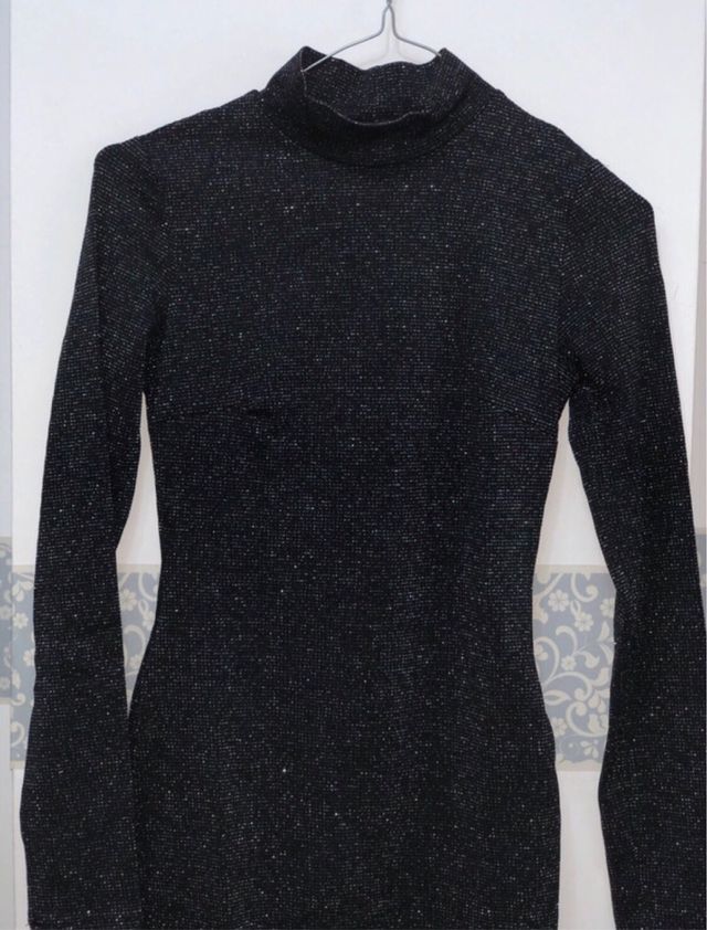 Vestido fiesta ajustado negro brillante