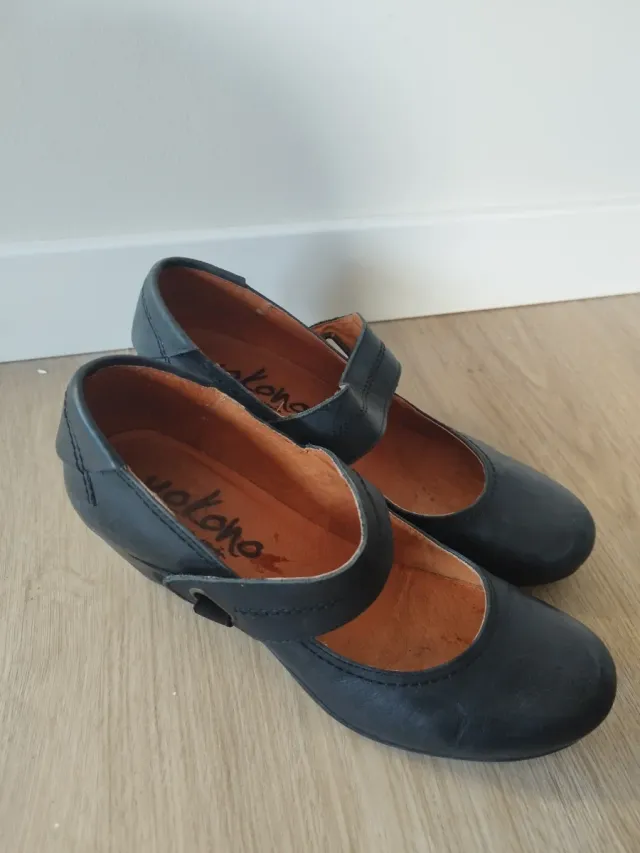 Zapatos de salón de piel negros