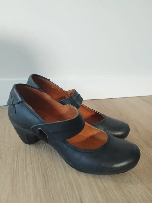 Zapatos de salón de piel negros