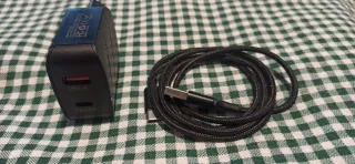 Caricabatterie rapido 25W, 2 ingressi (USB e tipo C)