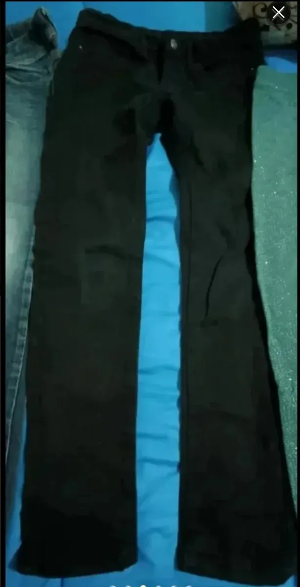 Lote 3 vaqueros, un leggins  y regalo falda 6 años