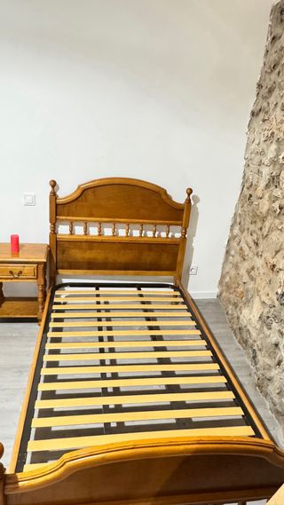 2 camas 1,05 y mesita de noche madera de teka